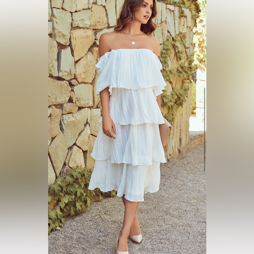 New! VICI REHEARSAL TIERED PLISSE MIDI DRESS